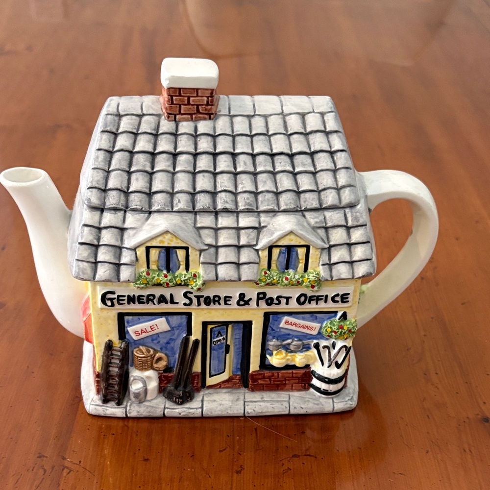 Charming General Store Teapot - Multicolor